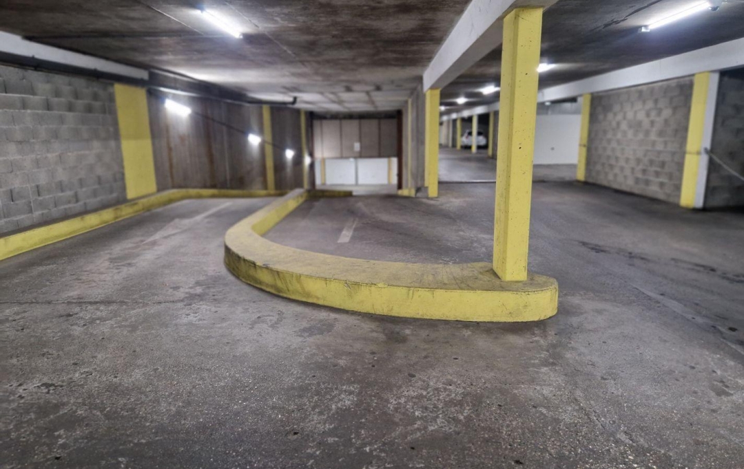 Annonces ALBIGNY : Garage / Parking | VILLEURBANNE (69100) | 13 m2 | 21 000 € 