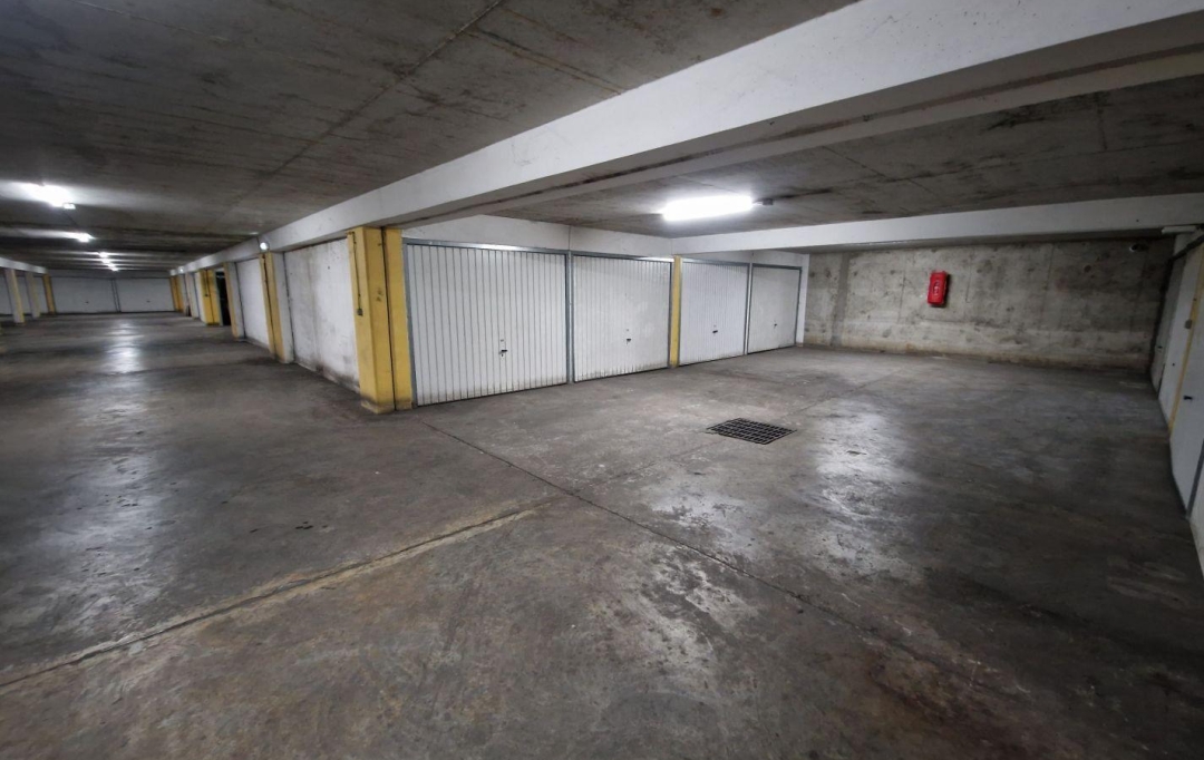 Annonces ALBIGNY : Garage / Parking | VILLEURBANNE (69100) | 13 m2 | 21 000 € 