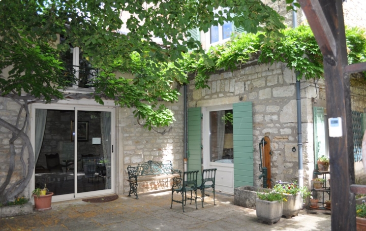  Annonces ALBIGNY Maison / Villa | LUCENAY (69480) | 242 m2 | 595 000 € 